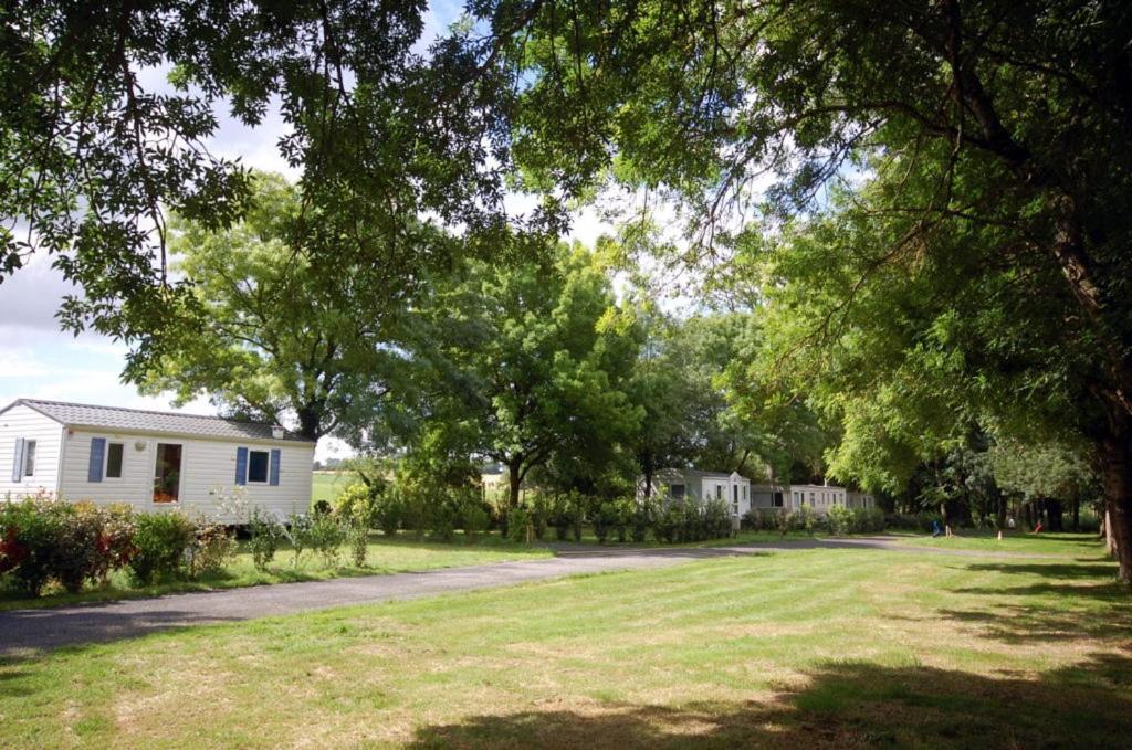 Camping Les 2 Salamandres Arces-sur-Gironde Exterior foto